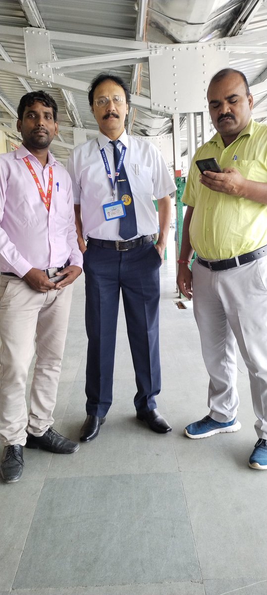 *आज NE रेलवे मजदूर यूनियन काठगोदाम शाखा कार्यालय सभी साथियों की समस्या लेकर आज काठगोदाम पहुंचे स्टेशन अधीक्षक यूनियन पदाधिकारी चयन रॉय जी , SSE* *रामकुमार वर्मा जी से मुलाकात की** 
 *लालकुआं से कमलेश कुमार को* *सीलिंग फैन दिलाने का कार्य किया*