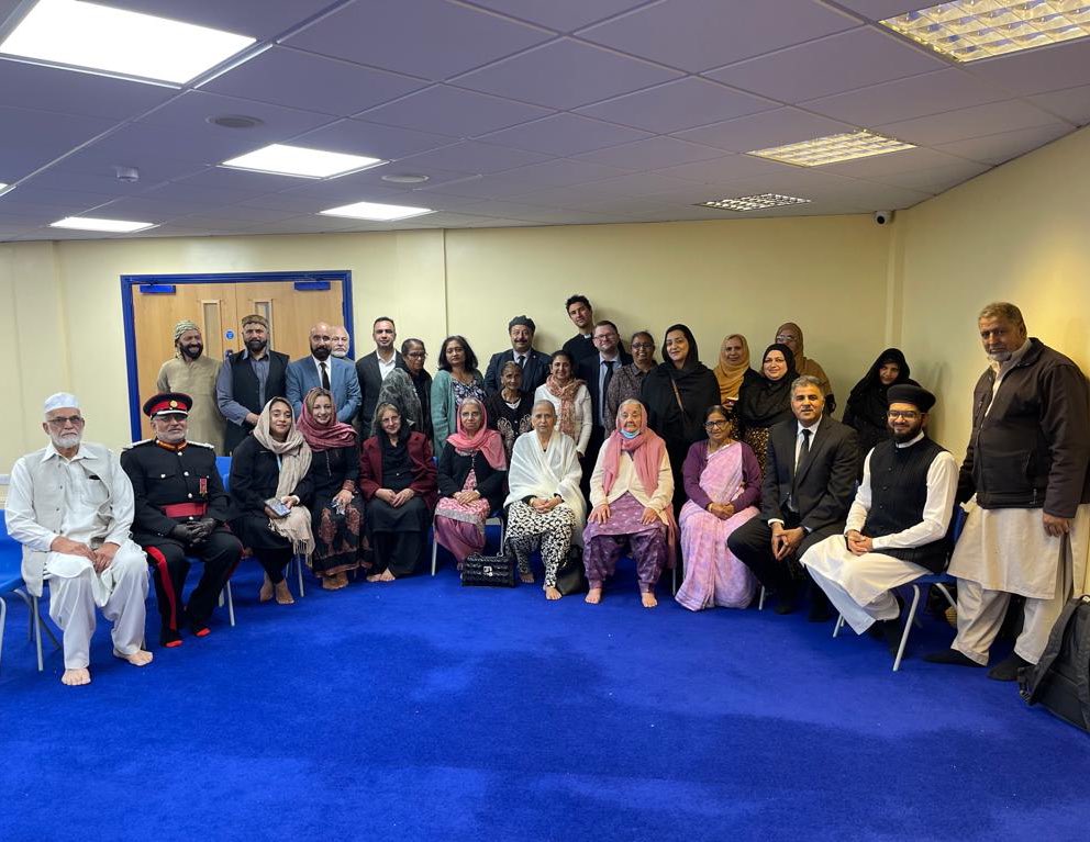 #Thankyou to representatives of various faiths and beliefs,elected members of <a href="/LeedsCC_News/">Leeds Council News</a>, DL <a href="/LordLtWY/">Prof Adeeba Malik CBE, Lord Lieutenant W.Yorkshire</a> for joining us at <a href="/LeedsMosque/">Leeds Makkah Mosque</a> to share memories of meeting #TheQueen, and sharing what #QueenElizabeth meant for their communities.

yorkshirepost.co.uk/news/opinion/c…
