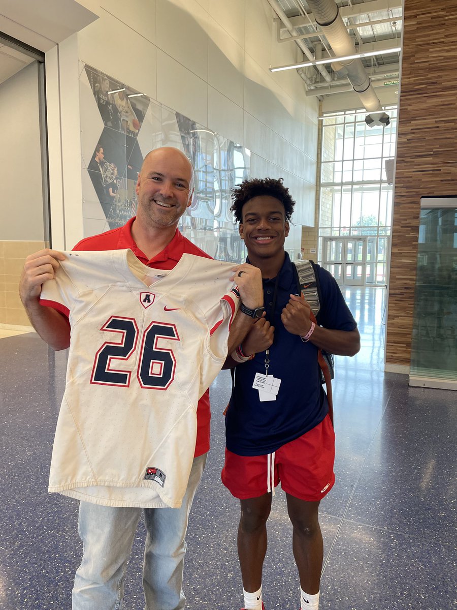 It’s an honor to sport <a href="/caleb_jet/">Caleb "The Jet" Smith</a>’s jersey today!  Great kid with unlimited potential! 🅰️🆙 #BestIsTheStandard
