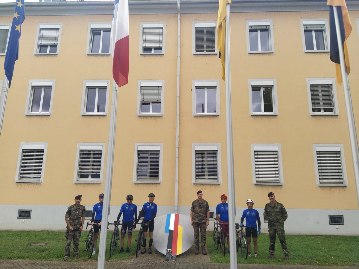 3eHussards's tweet photo. Illkirsch – Müllheim : 106km supplémentaires de réalisé ! 

Merci au général de brigade Leroux, commandant la @DFBrigade et au @BcsBfa pour leur soutien à l’arrivée. https://t.co/iPjeaNZO9C