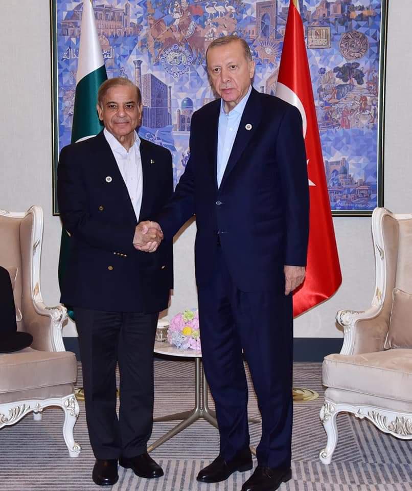 AmjadMalik786's tweet image. کڑیے ایہنوں دس کہ میاں شہباز شریف ساڈا بھرا اے ❤️ 🤗 🇵🇰 🇹🇷