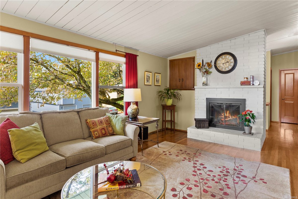 JLS_Seattle_NE's tweet photo. ✨NEW LISTING &amp; OPEN HOUSE ALERT

🏠 8622 25th Ave NE, Seattle, WA 98115
🏠 3 Beds | 1.75 Baths | 1,830 SqFt
🏠 Offered at $959,950

🏠 Saturday | September 17 | 1:00 - 4:00PM

Learn more about the property at https://t.co/eL4h5oDWkD

Represented by Jonathan Jones (206) 226-3200 https://t.co/owU3gb621H