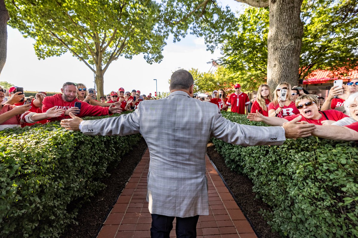 Caption contest brought to you by <a href="/RUAthletics/">Rutgers Scarlet Knights</a>! 🏈 

Prizes 👇
🎟 17 winners: 2 tickets to the Rutgers Football Game on 9/24
🎟 10 winners: $2 in lottery ticket credits on <a href="/Jackpocket/">Jackpocket</a>

How to win 👇
➖ RT &amp; follow @jackpocket 
➖ Reply with your best caption for this photo! 👇