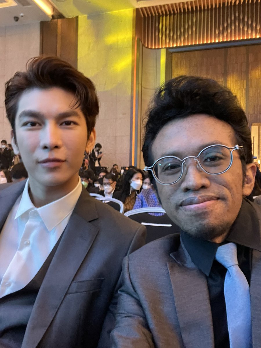 TaiternFlipped's tweet photo. With Mewnie ♡

#MewSuppasit @MSuppasit 
#มิวศุภศิษฏ์ #ForeverLove #APECพร้อมไทยพร้อม #APEC2022THAILAND https://t.co/Dsqhdq4WOg