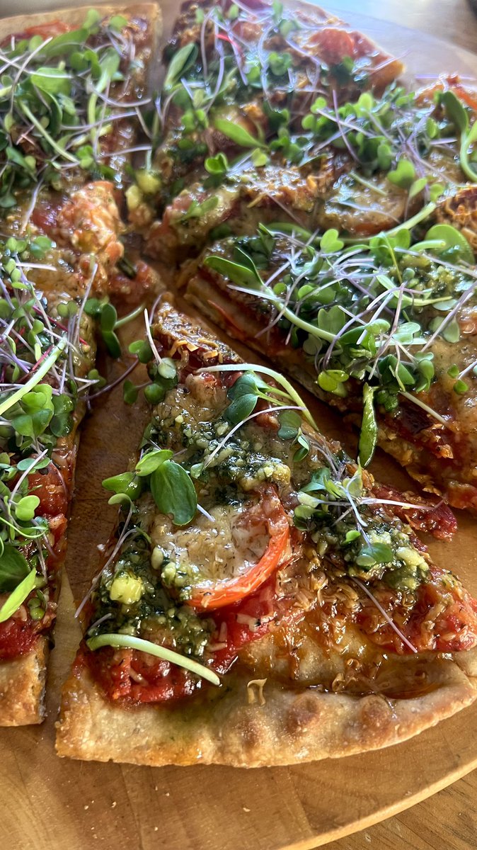 rowney_andy's tweet photo. Homemade sourdough pizza base @mrsRganics  with all local produce from #fourleaffarm, @ispini_cured smoked chorizo @KellsBayCheese #OMG . Served up with the best seasonal @BallymakennyF heritage potatoes #heritagegold https://t.co/M7Lgvu4a9K