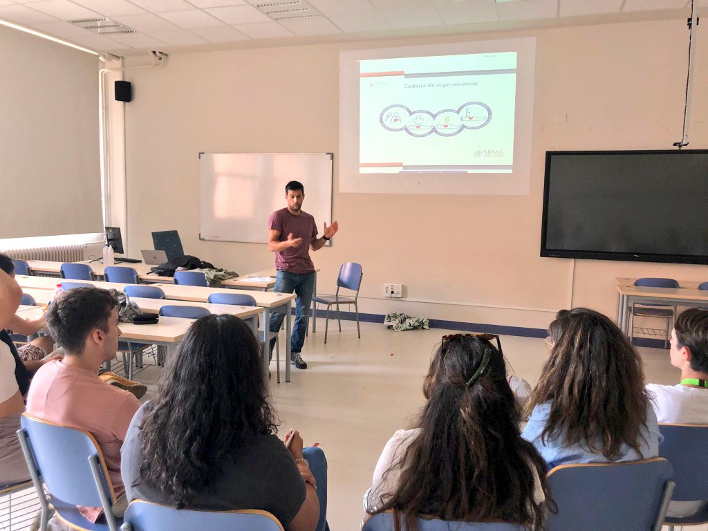 SEMG 🩺 #OrgullososDeEstarALaCabecera👩⚕️👨⚕️ (@semg_es) on Twitter photo La SEMG ha estado presente en el <a href="/xivcemuc/">XIV Congreso de Educación Médica (CEM)</a> del <a href="/ceem_medicina/">CEEM</a> impartiendo talleres de #RCP
Gracias a los doctores
Paula de la Fuente y Mario Benito por representar tan bien a la nuestra sociedad en el congreso de estudiantes 👏👏👏
<a href="/unican/">Universidad de Cantabria</a> La SEMG ha estado presente en el <a href="/xivcemuc/">XIV Congreso de Educación Médica (CEM)</a> del <a href="/ceem_medicina/">CEEM</a> impartiendo talleres de #RCP
Gracias a los doctores
Paula de la Fuente y Mario Benito por representar tan bien a la nuestra sociedad en el congreso de estudiantes 👏👏👏
<a href="/unican/">Universidad de Cantabria</a>
