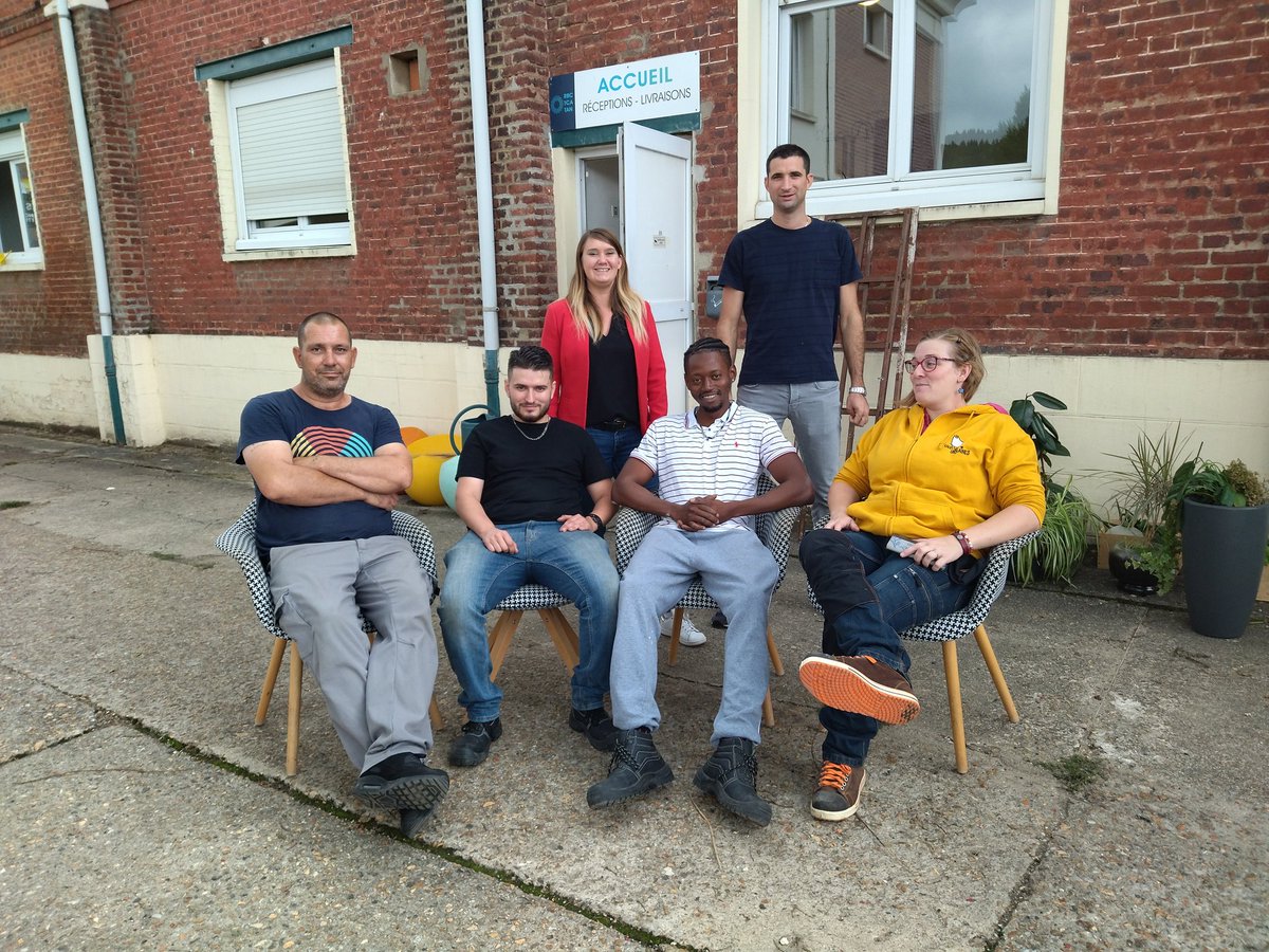 Un déménagement avec des pros au top! Merci à #Microtechnique Rouen pour l'informatique ; à nos déménageurs de l'entreprise d'insertion #intermedeEmploi et à notre magnifique Juju coordinatrice de la journée (et ce fut pas une mince affaire 😌)