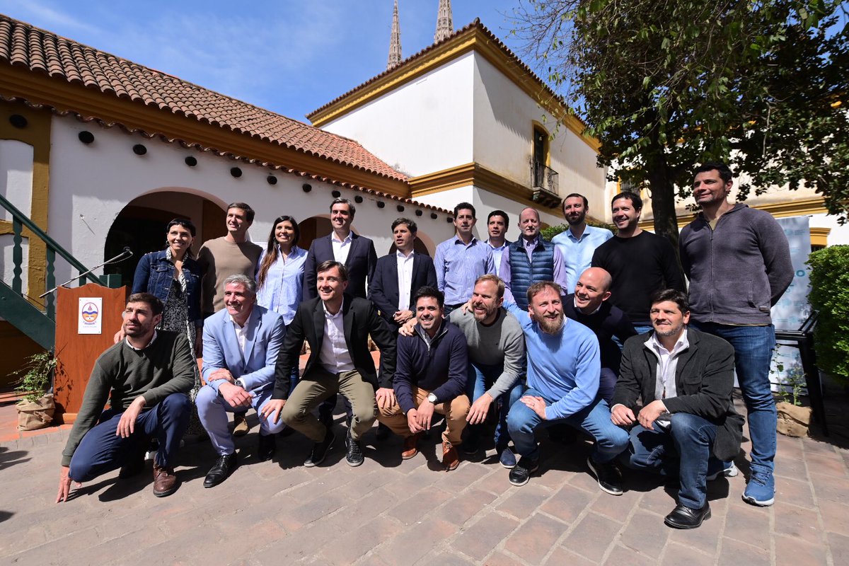 La protección del ambiente es una responsabilidad de todas y todos: gobierno, empresarios, comerciantes, productores locales, vecinas y vecinos. Hoy sembramos otra semilla para construir un futuro mejor. 🙌

<a href="/Kicillofok/">Axel Kicillof</a>
<a href="/wadodecorrido/">Wado de Pedro 🇦🇷</a> 
<a href="/danyvilar/">Daniela Vilar</a>