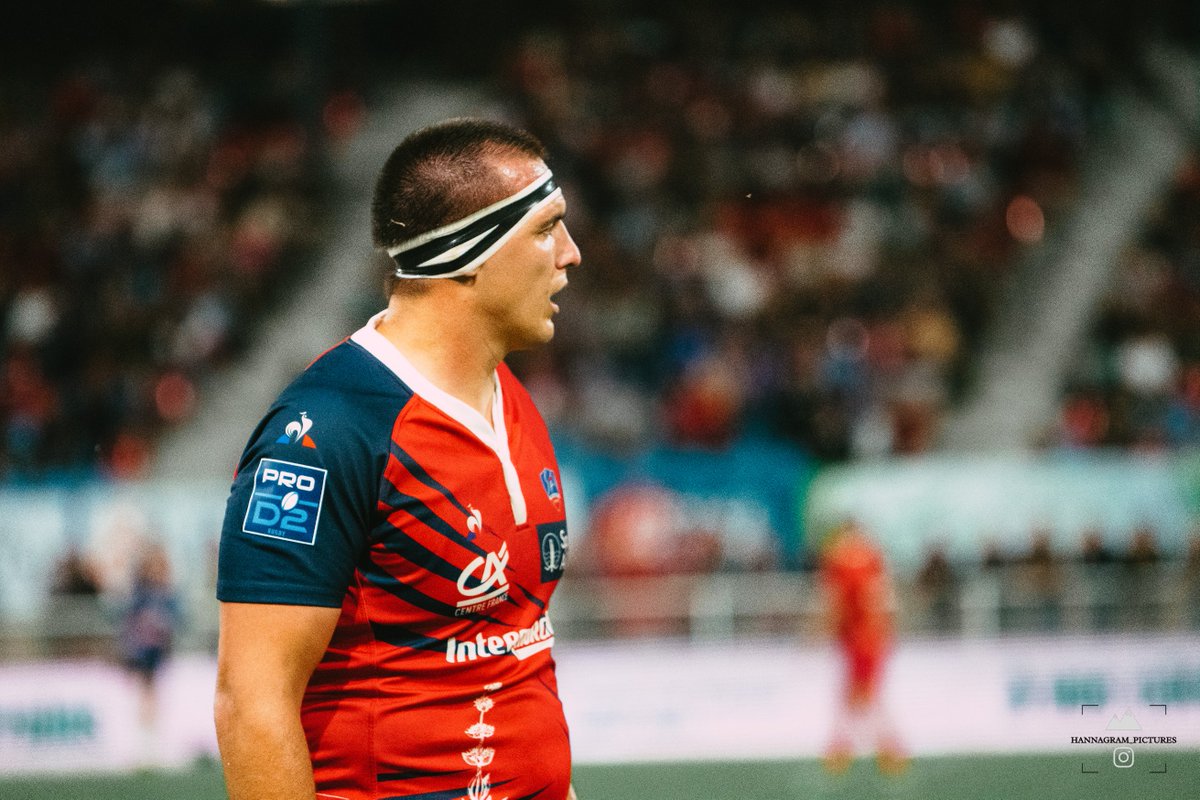 #SAfamily 
Aujourd'hui, deux de nos joueurs célèbrent leur 5️⃣0️⃣ème match en Rouge et Bleu : Didier Tison, notre capitaine et Jean-Baptiste Singer. 
Bravo à eux et merci de défendre nos couleurs. 
Allez le <a href="/SArugbyofficiel/">Stade Aurillacois Cantal Auvergne</a> ! 
#StadeAurillacois #Bienplusquunmaillot
🔴🔵🏈🏈💪💪