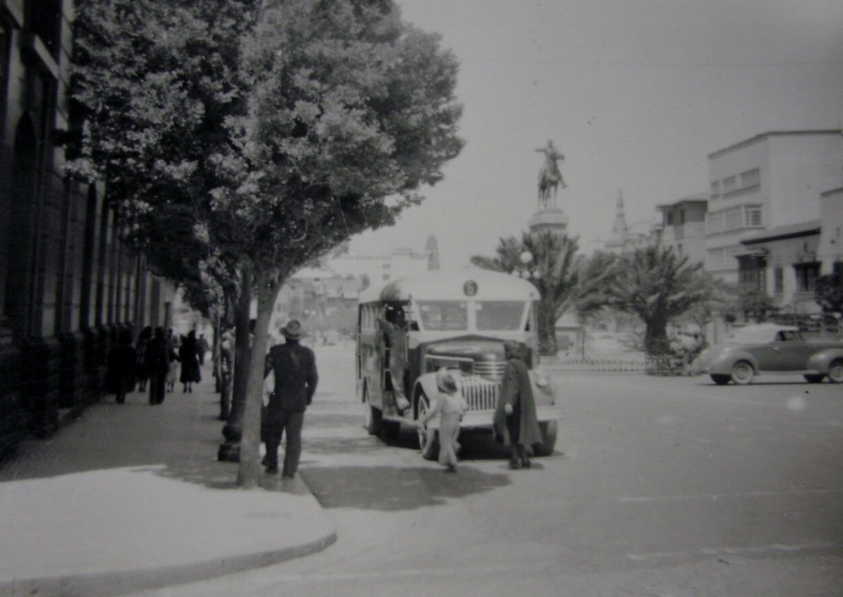 ProyectoTuja's tweet photo. ¿Hacia qué zona paceña trepaba el Colectivo 6?

Foto: CamoreBooks, sin fecha. https://t.co/FAPTUmf22x