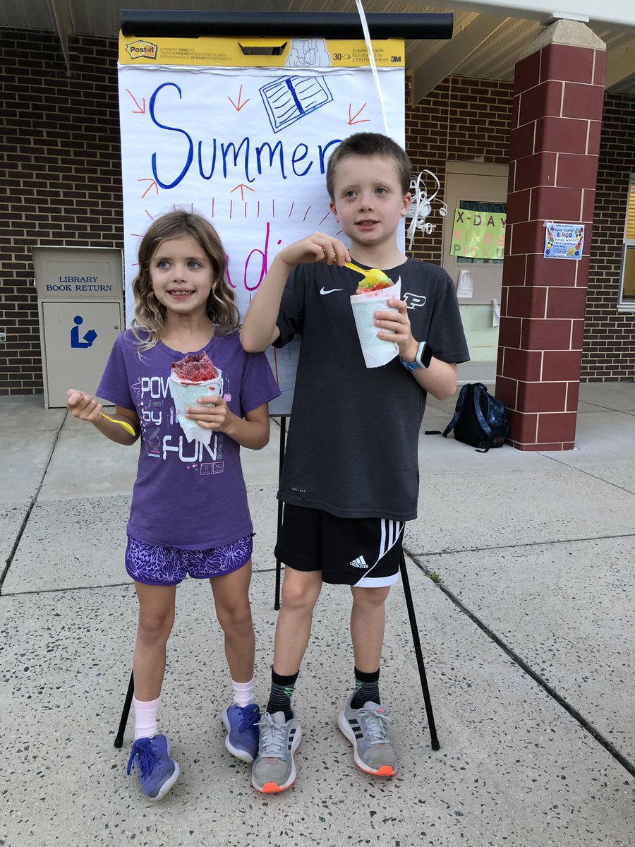 Awesome Glebe readers enjoy a sweet treat to celebrate their summer reading at last night’s Beach Blanket Bingo! <a target='_blank' href='http://twitter.com/GlebeAPS'>@GlebeAPS</a> <a target='_blank' href='http://twitter.com/glebepta'>@glebepta</a> <a target='_blank' href='http://twitter.com/APSLibrarians'>@APSLibrarians</a> <a target='_blank' href='https://t.co/x1dA0Kcpgh'>https://t.co/x1dA0Kcpgh</a>