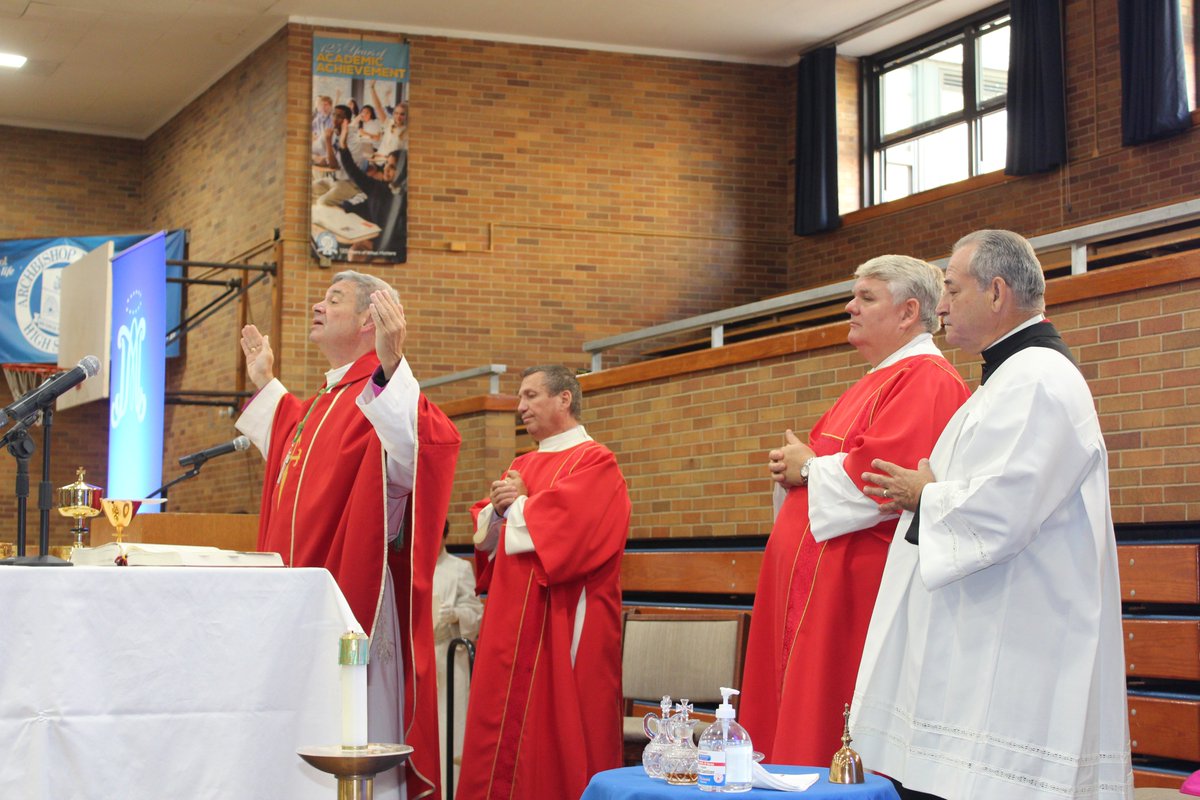 At the beginning of each new school year, Molloy celebrates a Liturgy of the Holy Spirit with each grade. On Friday, September 16th, Molloy celebrated a very special senior Liturgy, welcoming His Excellency, the Most Reverend Bishop Robert J. Brennan, as celebrant!