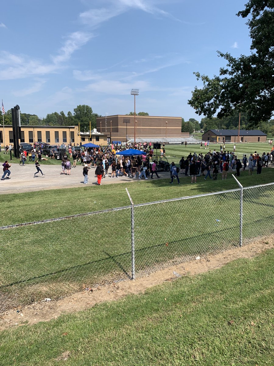 washhs's tweet photo. Homecoming activities today at Washington High School! #gohatchets https://t.co/GlaqUZebtf