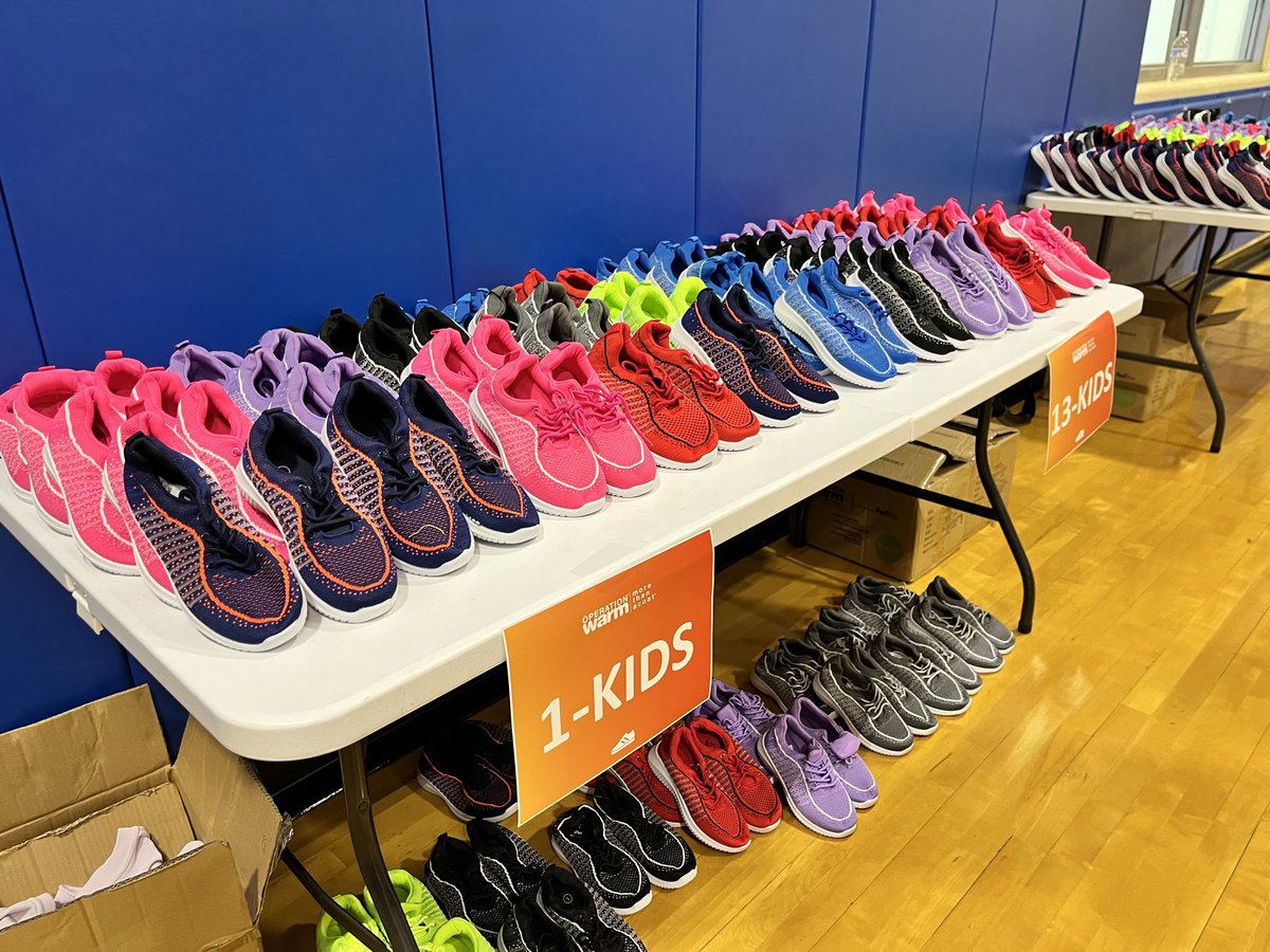 apscspr's tweet photo. Our phenomenal partners from @OperationWarm joined with @Amazonnews to support the distribution of over 200 pairs of new shoes and coats to our students. Thank you for your generosity! #EngageAPS #EveryAPSStudent #APSFACE #APSVolunteersareBack https://t.co/b3u3ADOuuK