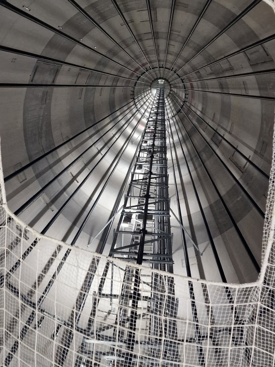 Eindrucksvolle Eröffnung des neuen Püspök - #Windparks in #Gols: 29 Anlagen, je 5,5 MW, 240m Höhe, 100 Tonnen schwer...die #Energiewende startet durch!
#Klimakrise <a href="/klimafonds/">Klima+Energiefonds</a>