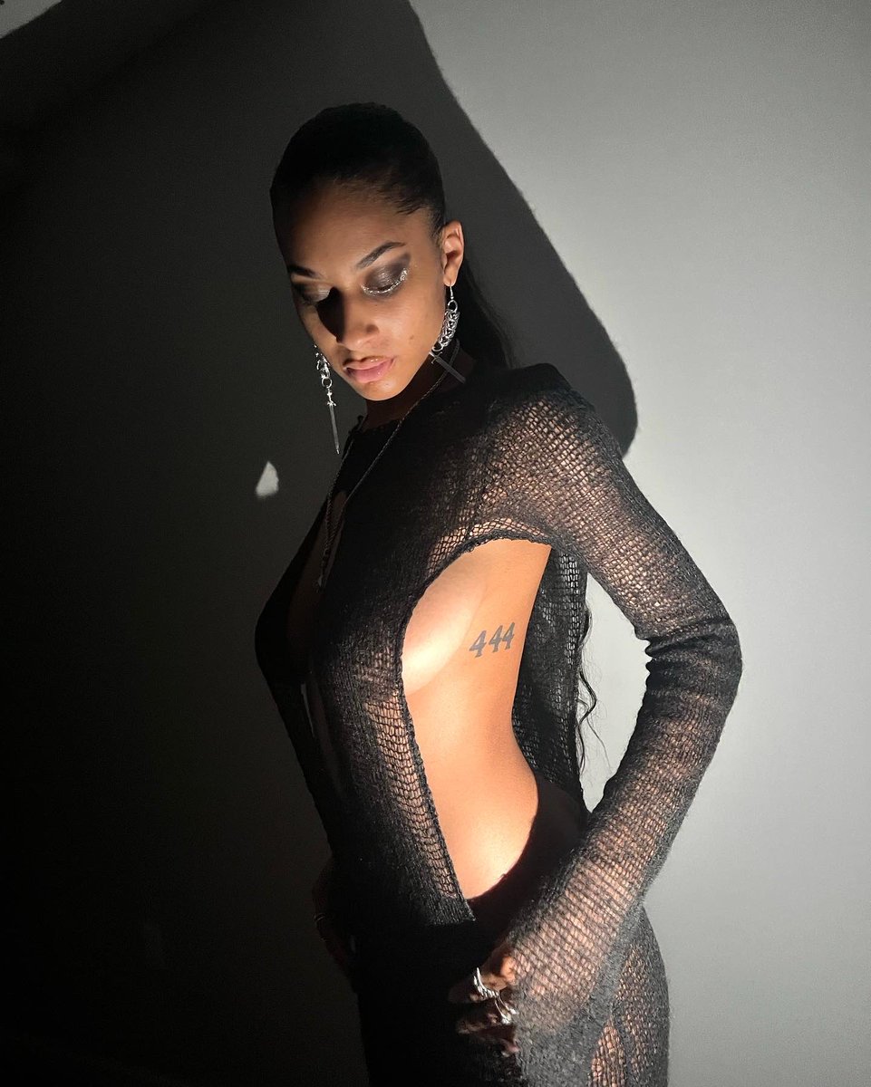 mayasavery's tweet photo. hbd2me / 21 

dress made &amp; designed by me https://t.co/mnhbocqxAW