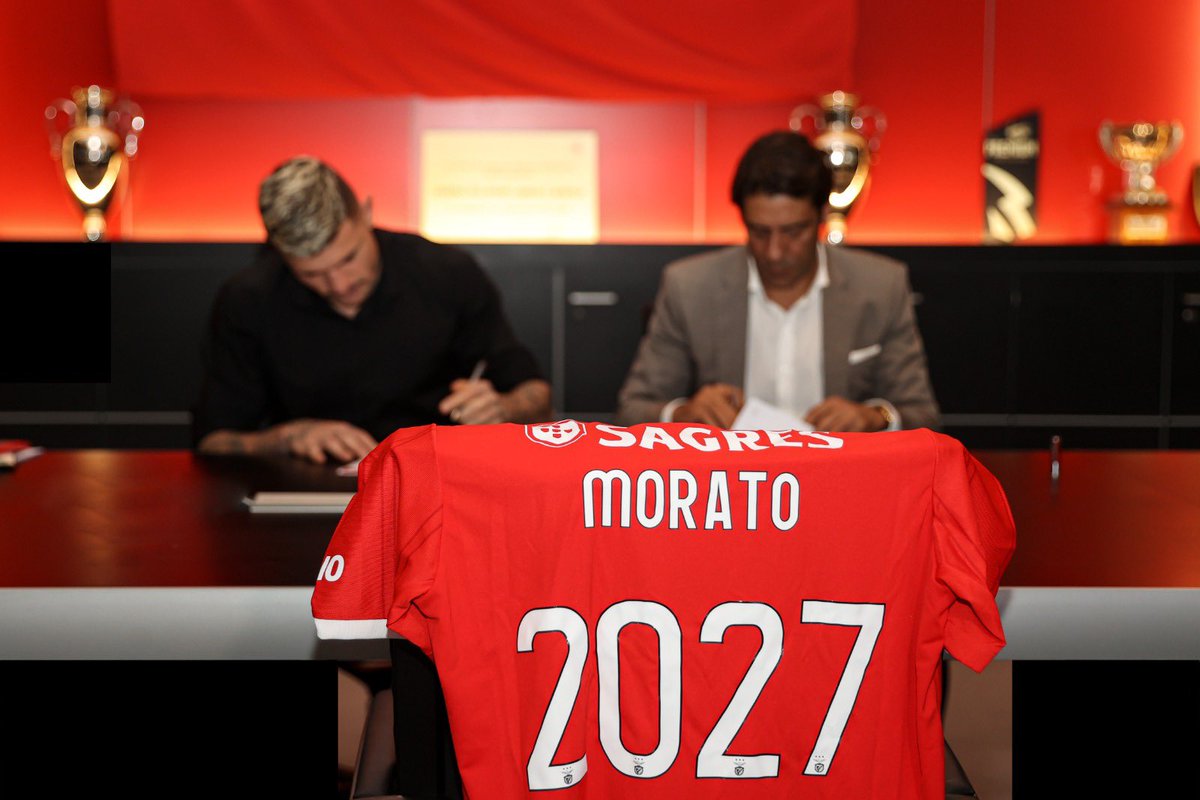 Dia muito feliz para mim e para a minha família! #SLB💪🏻🦅 #2027✍🏻