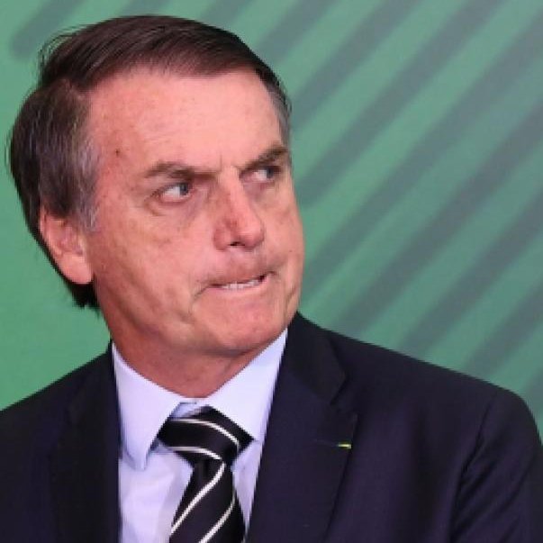 poptime's tweet photo. 🚨 Conta oficial da campanha do Bolsonaro TRAVOU após o presidente pedir ajuda por PIX e receber milhares de doações de 1 CENTAVO vindos da oposição. 🗣️ https://t.co/w3JwJES1m4