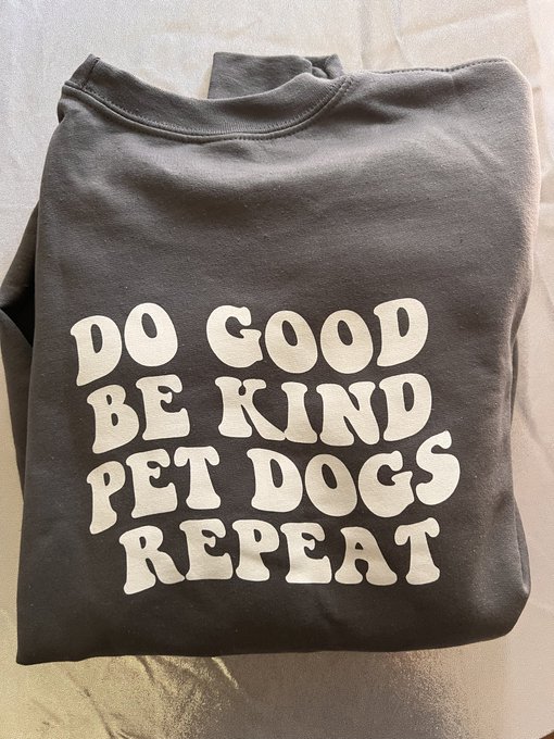 my current favorite #crewneck 🐾  #dogood #BeKind #petdogs https://t.co/7F8seffsiv<a href="/tag/crewneck"class="tags">#crewneck</a><a href="/tag/dogood"class="tags">#dogood</a><a href="/tag/bekind"class="tags">#BeKind</a><a href="/tag/petdogs"class="tags"><span>#petdogs</span></a>