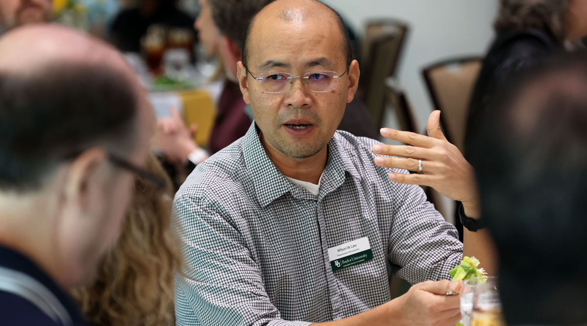 Baylor's tweet photo. #BaylorFamily Weekend is underway!

First up: Meet the Faculty Luncheon, as parents, students &amp; professors gathered over lunch at the @BaylorClub. 🐻🧑‍🏫🍽️ https://t.co/2pn4aAiO5X