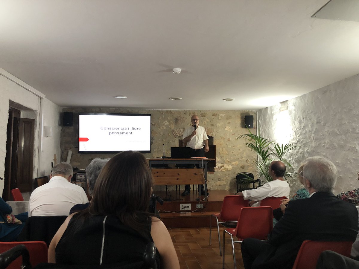 MarcLamua's tweet photo. Al club Liber Cogitatio a la #valldaro per parlar i debatre de lliurepensament i laïcisme, amb bons amics i amigues. https://t.co/zJsPNxboJj