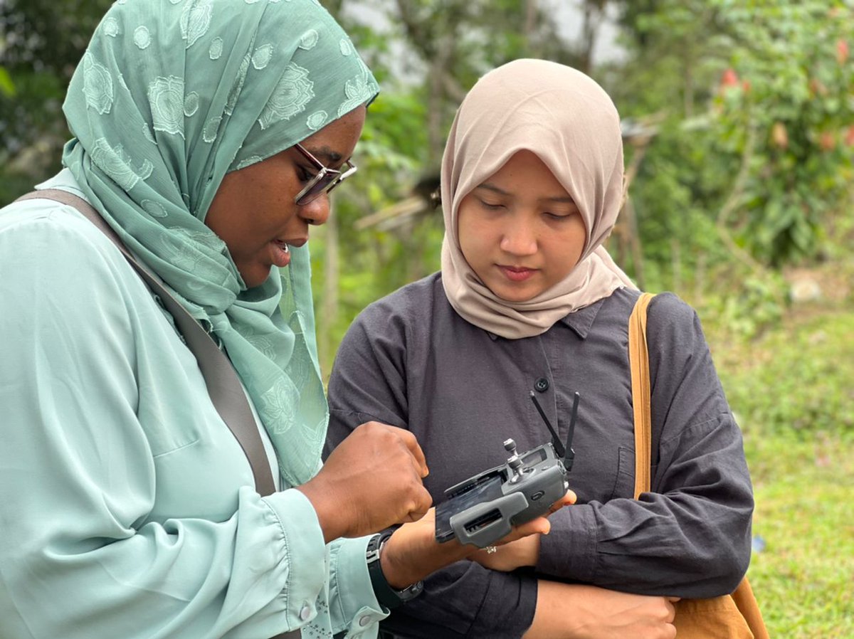 Its honor to transfer technologies to youth around the worl for solving local challenges through open knowledge kit at Bali Indonesia 
#drones and youth mappers