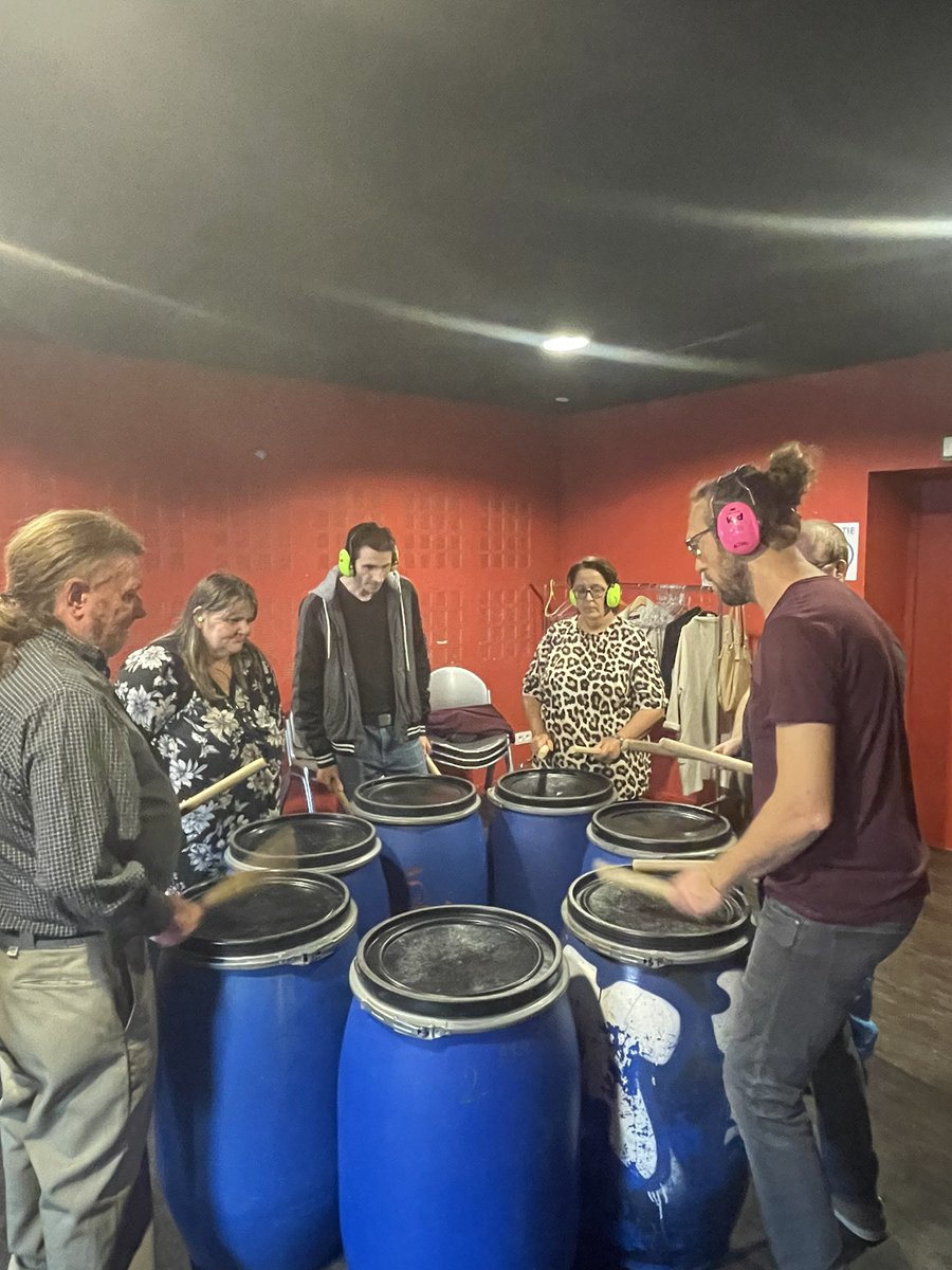 DECLIC avec nos demandeurs d’emploi de longue durée : des cafés rencontres et débats autour du travail et de la formation mais aussi des ateliers en musique pour la communication, l’esprit d’équipe, la cohésion, l’affirmation de soi @poleemploi_HDF <a href="/m_amelieriviere/">Marie-Amelie Riviere</a> <a href="/stephabdelli/">Stephanie Abdelli</a>