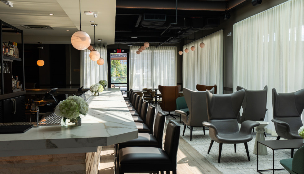 New Houston steakhouse debuts expansive rooftop lounge and patio dlvr.it/SYSSdl