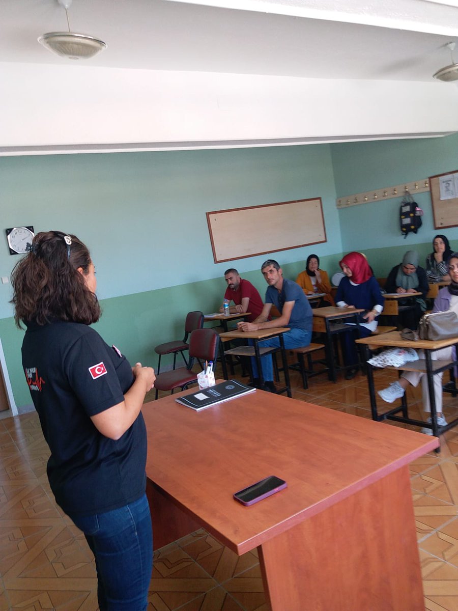 Çorum İYEM "Dünya İlk Yardım Günü" etkinlikleri kapsamında veli seminerlerine 5 ilköğretimde eş zamankı devam etmektedir.<a href="/OzilLevent/">Dr. Levent Özil🇹🇷🇹🇷🇹🇷</a> <a href="/ozkan_meb/">Özkan AVCI</a> <a href="/cemalunal_/">C.ÜNAL</a> <a href="/Corum19MEM/">Çorum İl Milli Eğitim Müdürlüğü</a> <a href="/corumisgb/">Çorumisgb</a>