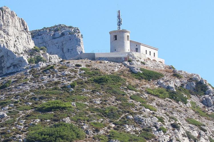 Le partenariat initié dès 2020 avec le Groupe <a href="/cmacgm/">CMA CGM Group</a>  s’étoffe aujourd’hui pour finaliser la restauration du Sémaphore de Callelongue. Objectif : permettre le retour du public sur ce lieu chargé d’histoires. + d’infos : calanques-parcnational.fr/fr/actualites/…
#CMACGM #Sémaphore #mécénat