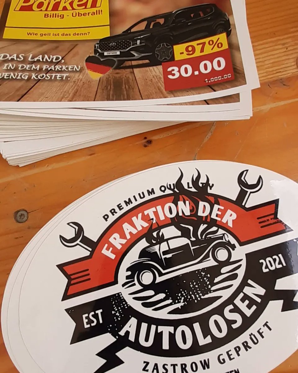 DissidentenDD's tweet photo. Die #FraktionDerAutolosen wünscht euch einen fröhlichen #ParkingDay2022! Hier ein paar erste Impressionen von unserer Demo in der Louisenstraße:

#DD1609 https://t.co/2DaQgj2m5g