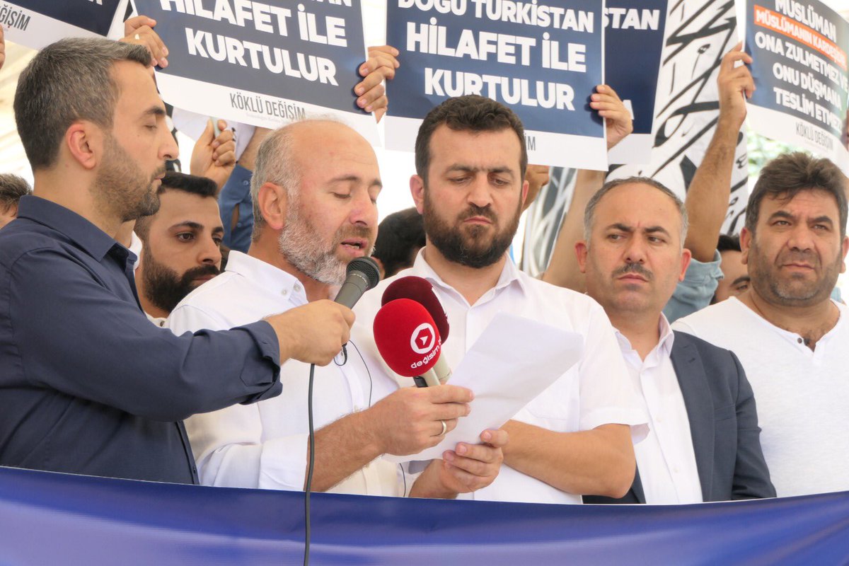 erdal_elibuyuk's tweet photo. Zulme Rıza Zulümdür!

Köklü Değişimin Fatih camiinde,

Çin’in, Doğu Türkistanlı kardeşlerimize yapılan zulmü protesto eylemine katıldım. 

Çin’in zulmünü Sayın @RTErdogan Özbekistan’da düzenlenen Şangay İş Birliği toplantısında Şi Cinping yüzüne haykırmalı!

#DoğuTürkistanÖlüyor https://t.co/4HDqonLn7s