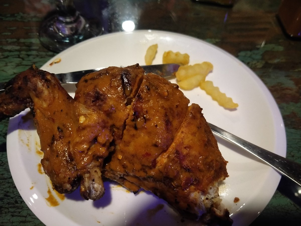 3Bahadur2's tweet photo. Yesterday went to @feast_peri_peri and tried their Peri Peri grilled chicken and Gupao Burger .The overall taste is good but preferably the Grilled chicken is awesome, perfectly juicy and with adequate spices 😋 Ambiance was good with peaceful Environment.
#amir #Foodie #engvspk https://t.co/x3o7R8X4cQ