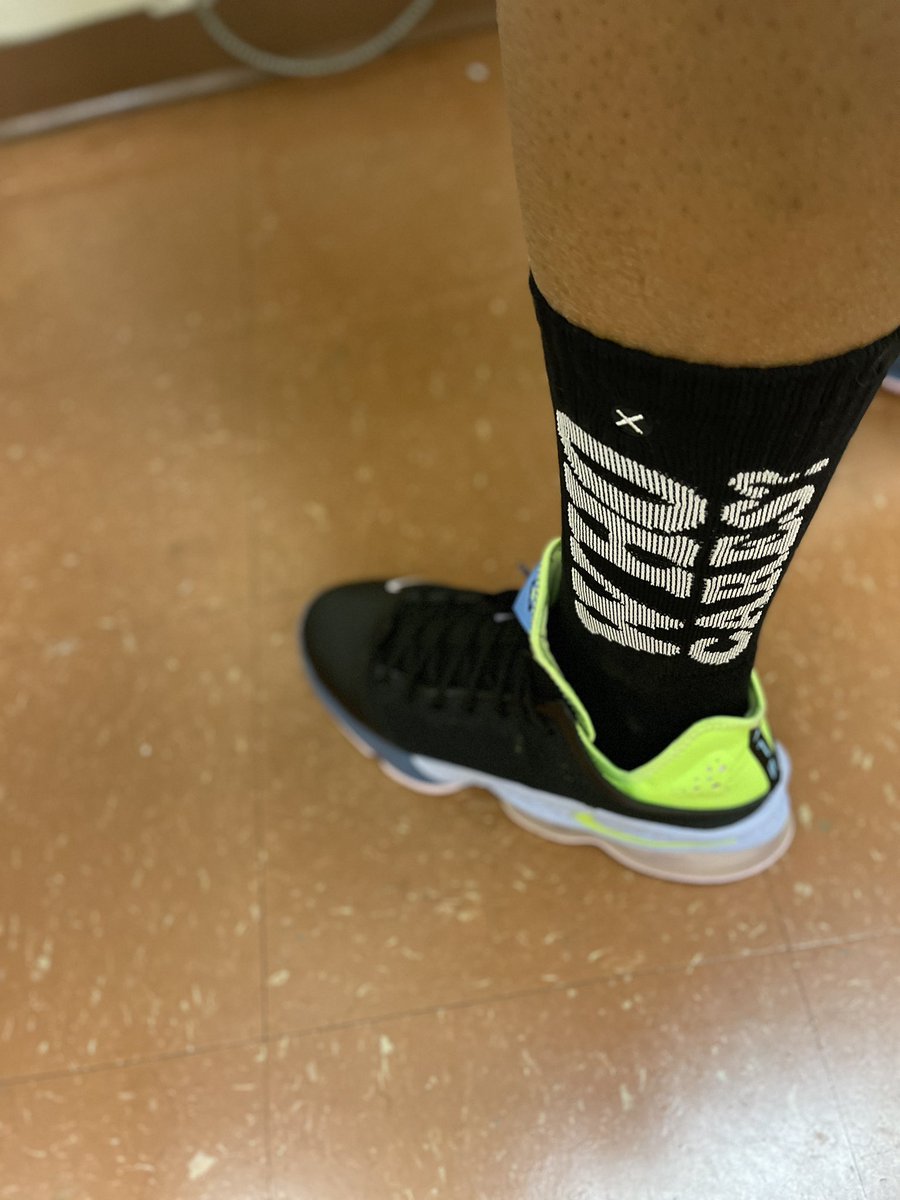 DaryleLSmith's tweet photo. Friday’s Ministry Drip
#YankeesFit #Lebron19 #OddSox  #HolyHustle @ahmiryoung 
 @uncle_rjs 
@KidFromTheX @CallMeCoachVP @LiCkMyJs @TheDon8708 @5aluteMeImPaige @LexxDaTurtle @mizz_tae @mdeeeeee_ @LadySideshow @MagMr44 @CoachWes03 @ALilBitOfEryn @IngloriousGUIDO
@kp0pkicks https://t.co/98uJainzsQ