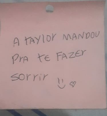 wonyistar's tweet photo. eu tava mo triste ontem na faculdade e meus amigos foram lá compraram uma trufa do meu sabor fav e fizeram um recadinho foi ai que eu chorei mesmo mds amo tanto eles😭 https://t.co/nDTHO8qKzt