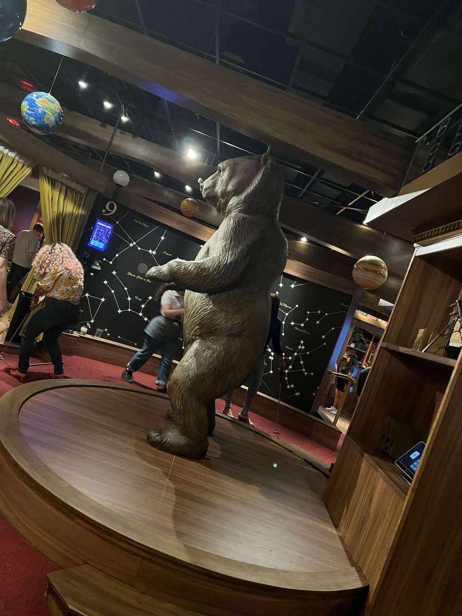 Courtlove98's tweet image. LoL folks laughing bc everyone was a bit Tipsy and didn't expect to see a Bear when u come around the corner 🤣🤣 #puttery #datenight #gamenight