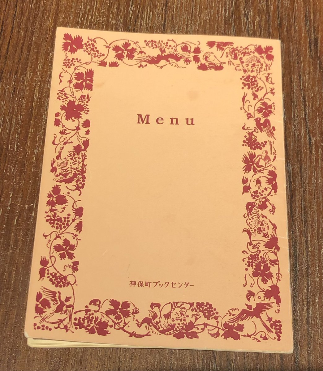 shachi_grm's tweet photo. 神田カレーマイスターへの道🍛
その7「神保町ブックセンター」さん
ホロホロ和牛カレーを食べました😋ホロホロっていうだけあって飲めるタイプのカレーだし、お米もこだわってるだけあって、白米うまー😳💓ってなった。付け合わせのオニオンスープもおいしかったなー。 https://t.co/zrM7RISEGI
