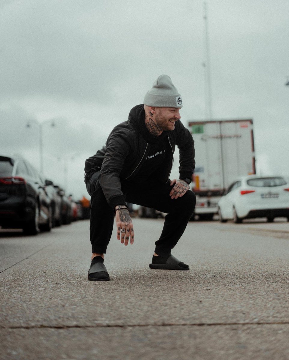 JOEL_HOLMQVIST's tweet image. Went on tour with only slippers cuz I was tired this morning. See you tomorrow @CoreFestGermany