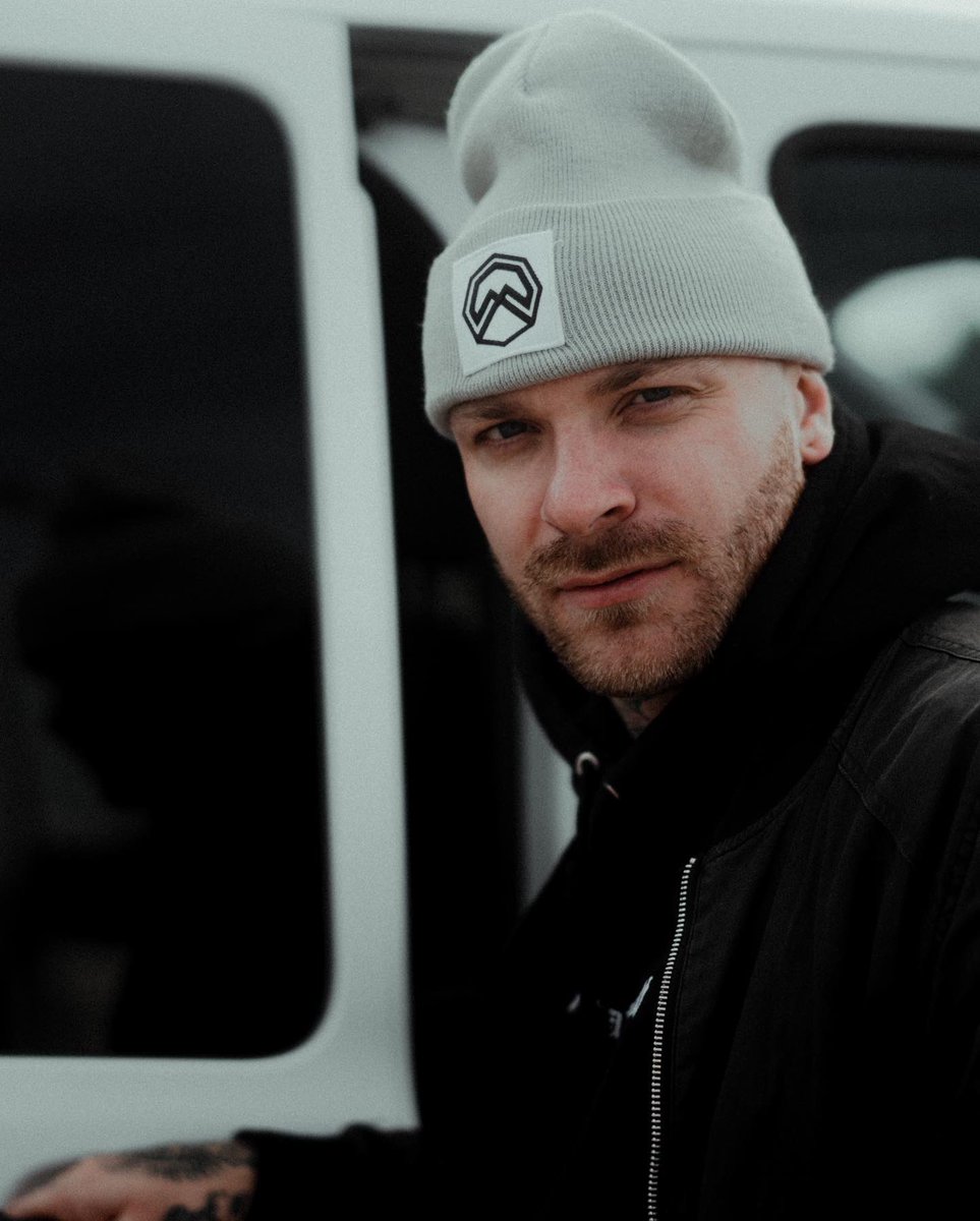 JOEL_HOLMQVIST's tweet image. Went on tour with only slippers cuz I was tired this morning. See you tomorrow @CoreFestGermany