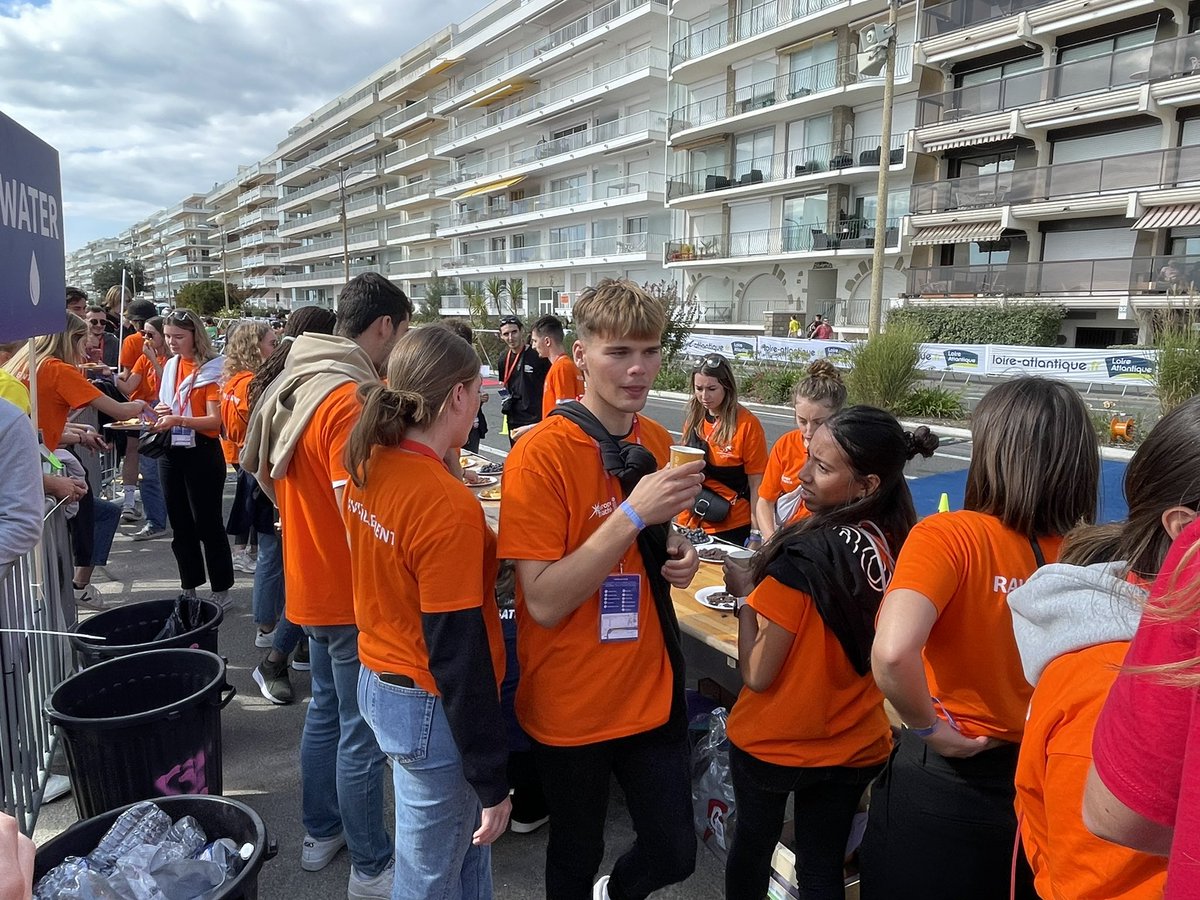 FellusN's tweet photo. Aujourd’hui je suis à la Baule pour suivre le @TriatAudencia , un événement sportif de très haut niveau, mais aussi une manifestation festive qui mobilise plus de 500 étudiants @audencia et ce tous les ans depuis …. 35 ans ! @FrankDormont @AUDENCIA_DG @narnaudAUDENCIA https://t.co/vcrMYJ2sud