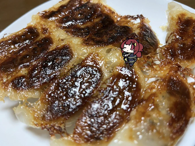 悩みのロアちゃんロアちゃんは無人島に道具と食料と暇潰しになる物の中から1つ選ぶならどれを選ぶ?食料が尽きるならおいらは生きてくのに便利な道具を選ぶね何であれロアちゃんのサバイバルスキルがあれば怖いもの無しだねロアちゃんにどんな時も安心できるものあれ今日ご飯餃子 #ロアート 