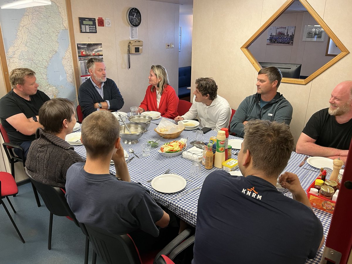 Geslaagd werkbezoek van <a href="/HenriBontenbal/">Henri Bontenbal</a> <a href="/cdavandaag/">CDA</a> a/b van #Balticborg van <a href="/zeevaart/">KVNR - voor een sterke 🇳🇱 zeescheepvaart</a> lid <a href="/RoyalWagenborg/">Royal Wagenborg</a>: gesproken over verduurzaming, groene corridors en hoe overheid kan bijdragen aan langetermijnvisie zodat reders gericht kunnen investeren in vergroening.