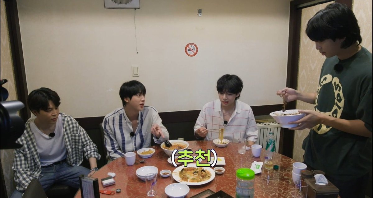 kokiainm's tweet photo. 韓国の旅II-ソウル③

📍 금홍
서울 강남구 논현로149길 35

20220823 RUN BTS🐨🐥🐹🐻
地元のおば様みたいな方に囲まれてご飯
😆💦

旧宿舎あたりから、めちゃくちゃ近い！

#BTS #runbtscomeback #RUN https://t.co/MVPfbKU4Ry