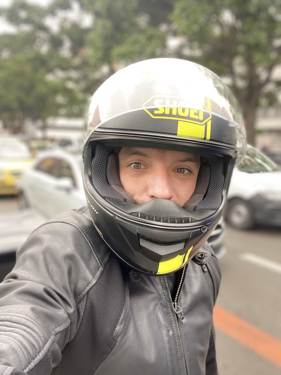 LuisErnestoGL's tweet photo. Opinión y verdad incómoda: definitivamente, mientras se construye el metro y las grandes obras de movilidad avanzan, el mejor medio de transporte en Bogotá es la moto. 🏍 https://t.co/0MNPpZa87p