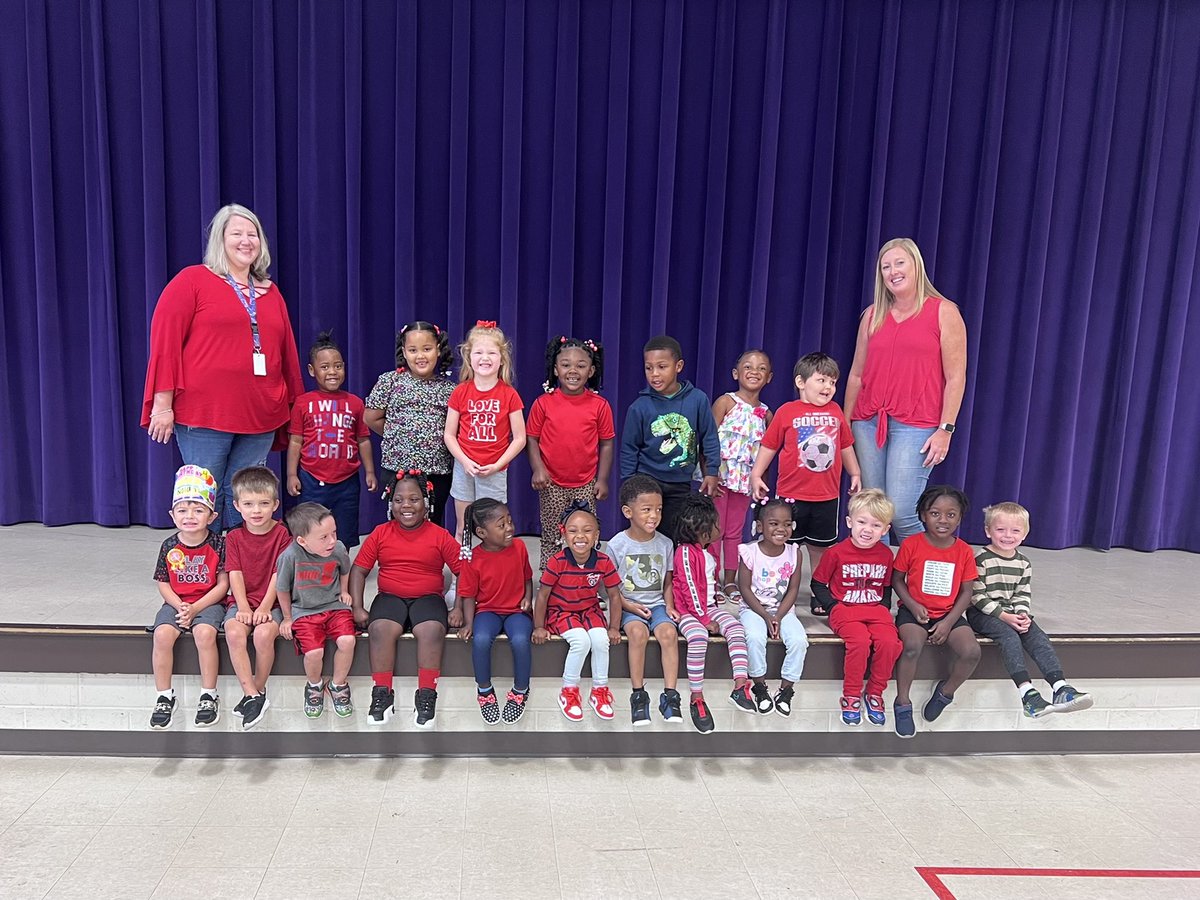 MrsMelissaPK's tweet photo. Perfect attendance today!! ❤️❤️ @BCESMustangCity @MsBryant19 https://t.co/k3GZgYTrMC