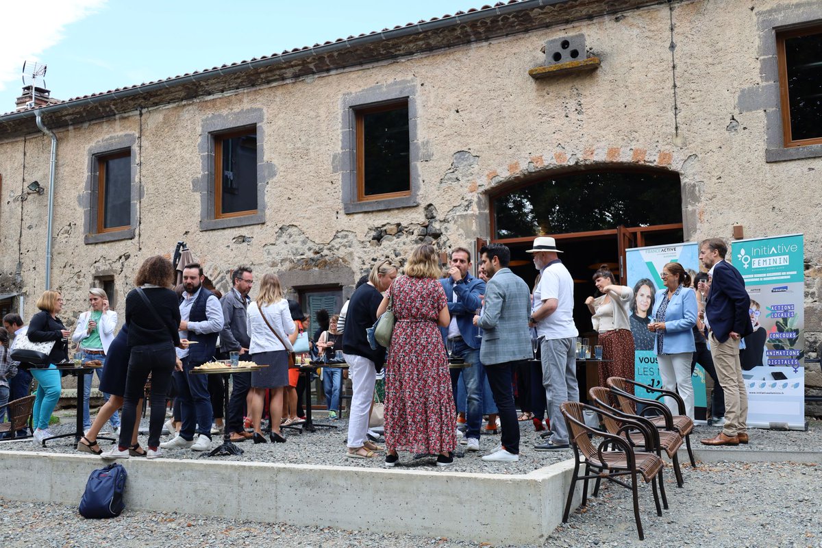 #EntreprenariatFéminin | 🙋‍♀️❤️♀ Ce jeudi, <a href="/RLV_agglo/">Riom Limagne et Volcans Agglomération</a> accueillait la matinée de l'entreprenariat féminin 2022 sur son territoire, au Tiers Lieu des Vinzelles, à #Volvic. L'occasion pour <a href="/franceactiveARA/">France Active Auvergne-Rhône-Alpes</a> de lancer son concours 2022 !

📸 <a href="/InitiativeCM/">InitiativeClermont</a>