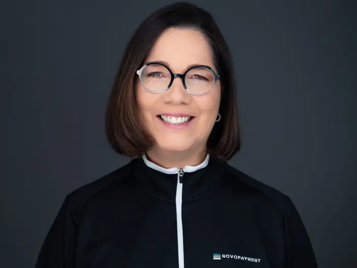 nicolecasperson's tweet image. Do you recognize this woman? ↓ 

You should. If not, no worries. I'll tell ya...

It's @APFintech. Here's why you should know her name 🧵