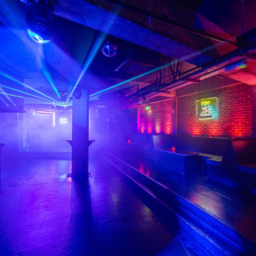 We ❤️ Queen of Hoxton! ⁠
⁠
It's one of the 7 venues encompassing #mademelikeit on October 1st! 
⁠
✨ Since it’s opening in 2008 Queen of Hoxton has achieved legendary status in the UKs nightlife scene with a diverse programme of events ✨⁠
⁠
🎟️ bit.ly/3KGkwBD