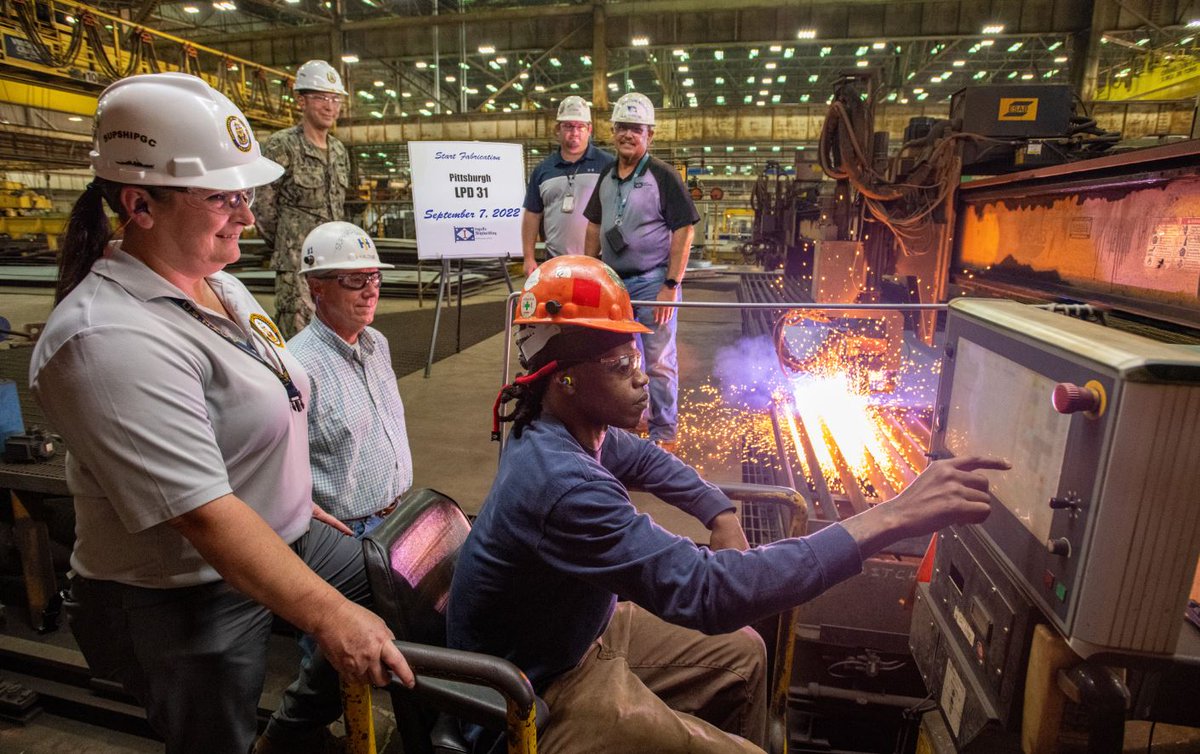 WeAreHII's tweet photo. HII’s #IngallsShipbuilding recently started fabrication of the U.S. Navy’s newest San Antonio-class amphibious transport dock Pittsburgh #LPD31. The start of fabrication signifies that the first 100 tons of steel have been cut for the ship. Read more: https://t.co/L9ipoEEZGS https://t.co/KyBi1NiBno