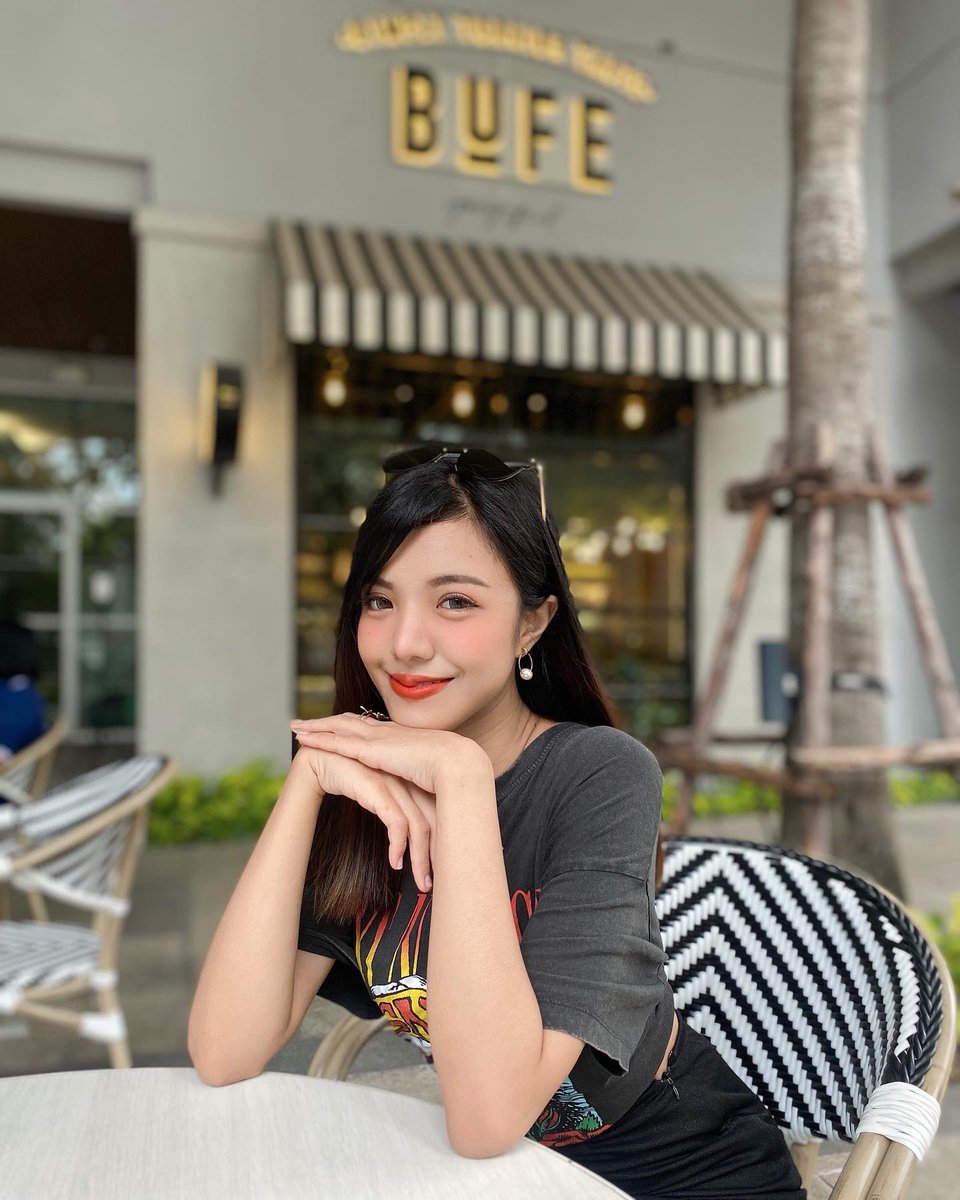 baimintnatsuda's tweet photo. ชวนมาลอง อาหารสตรีทฟู้ดตุรกี ใจกลางสามย่าน นี่ก็ไม่เคยลอง ถือเป็นครั้งแรกเลย 🕌 BUFE BKK อาหารตุรกีแท้ๆ ทำโดยเชฟตุรกีแท้ๆ บอกเลยว่าแป้งนุ่มมาก ใครที่กินมังสวิรัติบอกเลยว่ามีให้เลือกหลายเมนูอีกด้วย✨
📍BUFE BKK CU I-House
⏰ เปิดทุกวัน 6.30-20.30 น.
🚗 มีที่จอดรถ
#BUFE #BUFEBKK https://t.co/1kZtcizUVi